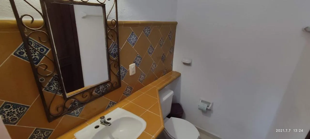 Alux Rooms Playa del Carmen Inn
